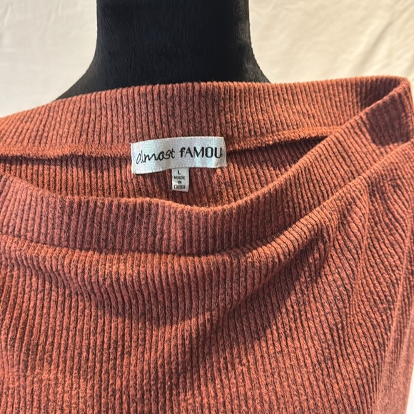NWOT ALMOST FAMOUS Womens Brown Stretch Ribbed Short Sleeve V Neck Top Juniors - Picture 8 of 8